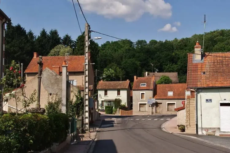 Courtier en crédit immobilier à Saint-Prix, église du vieux village