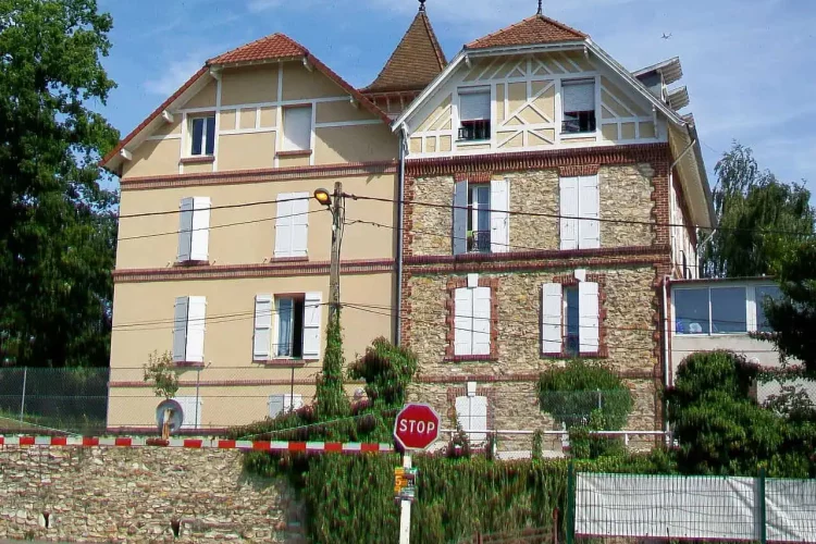 Courtier en crédit immobilier à Ézanville, rue de la gare