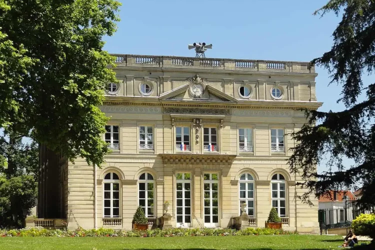 Courtier en crédit immobilier à Montmorency, Mairie